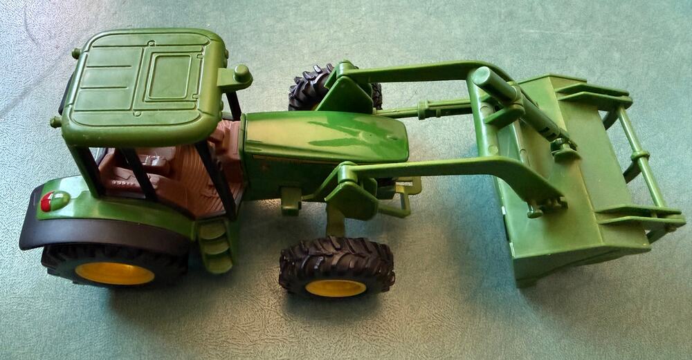 VTG ERTL John Deere 1:16 Scale Tractor with Front Loader Toy